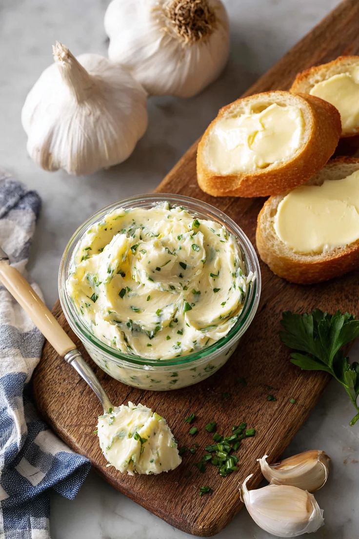 Masło Czosnkowe: Aromatyzowanie Tłuszczu i Wzmocnienie Smaku